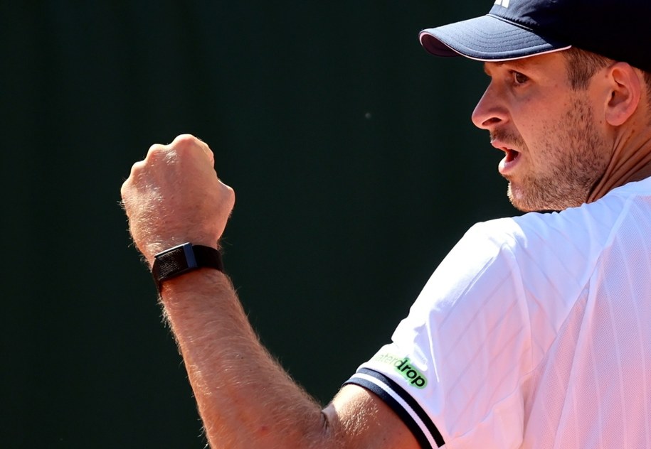 Hubert Hurkacz pokonał rywala w I rundzie French Open. /PAP/EPA/CHRISTOPHE PETIT TESSON /PAP/EPA