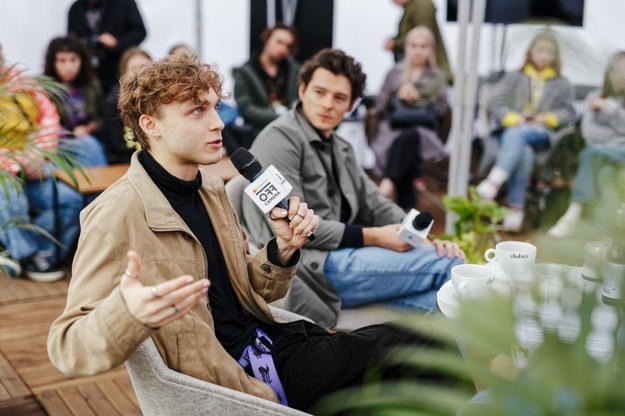 Hubert Miłkowski i Tomasz Ziętek w miasteczku festiwalowym /Filip Radwański /Materiały prasowe