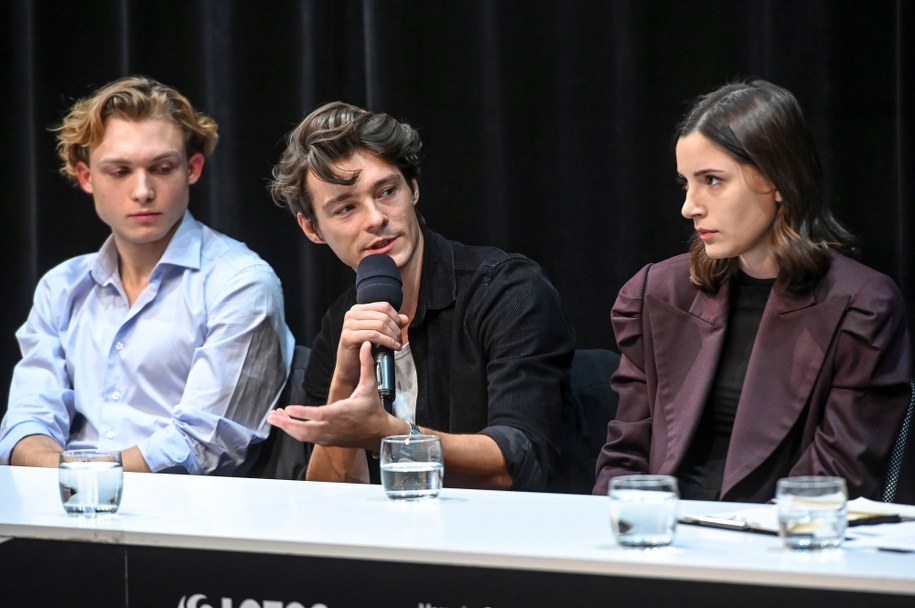 Hubert Miłkowski, Tomasz Ziętek i Ada Chlebicka na konferencji prasowej twórców filmu "Hiacynt" /Jan Dzban /PAP