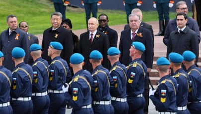 Huczna defilada w Moskwie: Pokaz siły czy desperacki krzyk Kremla?