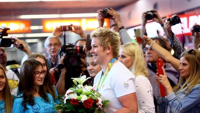 Huczne powitanie złotej Anity Włodarczyk. ​"Tylu ludzi się nie spodziewałam"