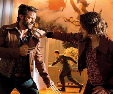 Hugh Jackman i James McAvoy w scenie z filmu "X-Men: Przeszłość, która nadejdzie"