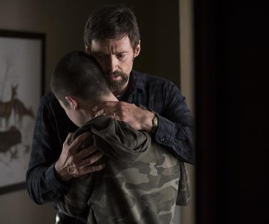 Hugh Jackman w scenie z filmu "Labirynt"