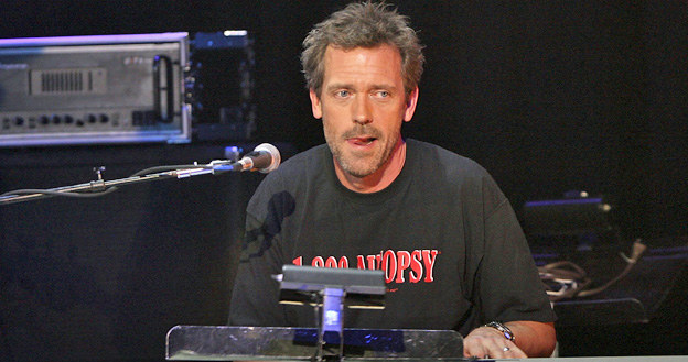 Hugh Laurie podczas jednego ze swoich koncertów. /Michael Buckner  /Getty Images