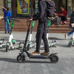 Hulajnogi elektryczne wymknęły się spod kontroli? Polacy nie kryją złości