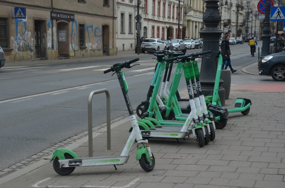 Hulajnogi na ulicach Krakowa /Marlena Chudzio /RMF24