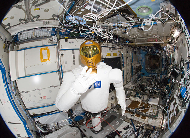 Humanoidalny robot Robonaut 2 na pokładzie Międzynarodowej Stacji Kosmicznej. 13 marca 2012 r. /AFP