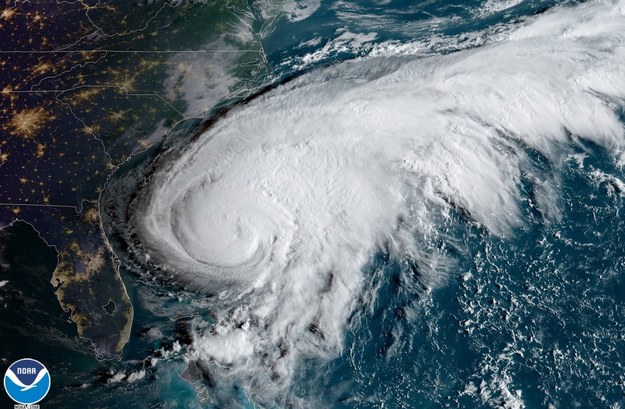 Humberto na zdjęciu satellitarnym /National Oceanic and Atmospheric Administration (NOAA)/HANDOUT /PAP/EPA