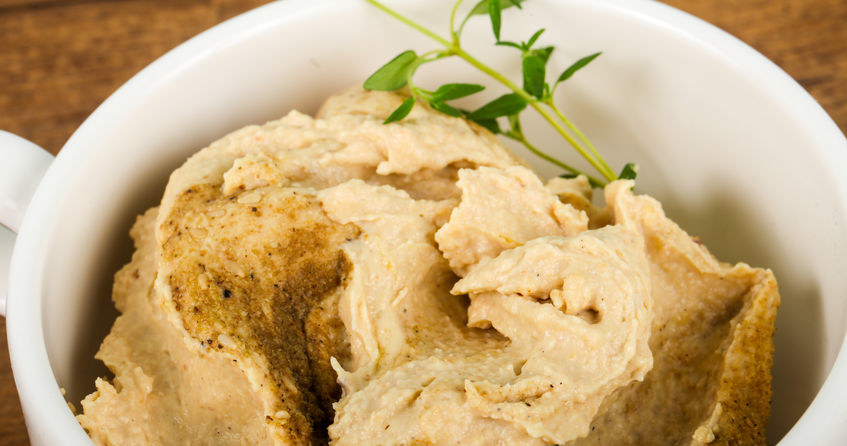 Hummus warto włączyć do codziennej diety z uwagi na dużą zawartość błonnika, białka, żelaza, cynku i kwasu foliowego /123RF/PICSEL