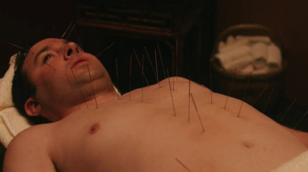 Humor azjatyckiej specjalistki od akupunktury nie uratował filmu "Oszukać przeznaczenie 5" /materiały dystrybutora