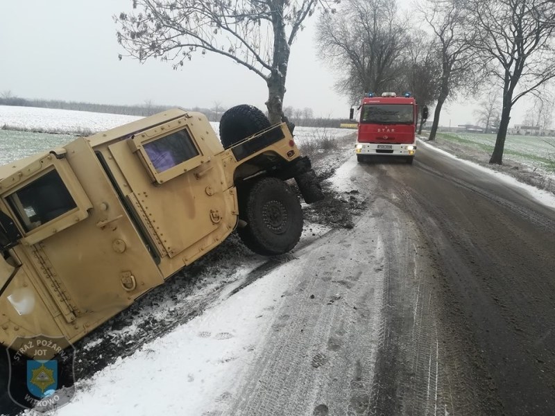 Humvee został pokonany przez polską zimę /Informacja prasowa