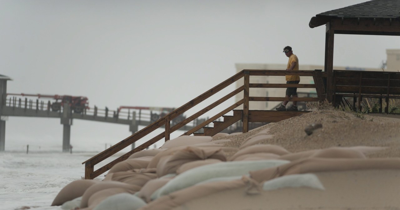 Huragan Earl szturmuje wschodnie wybrzeże USA