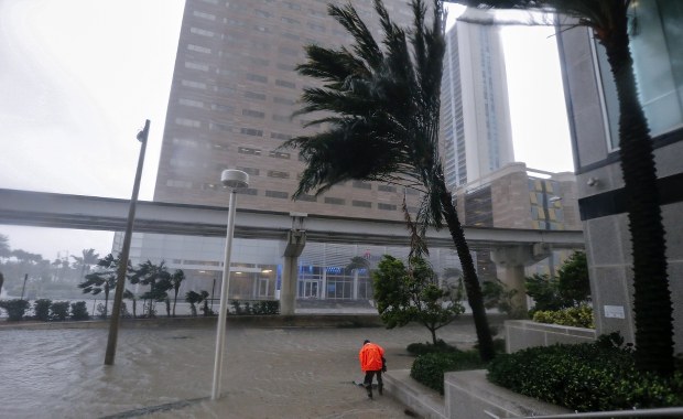 Huragan Irma zaatakował Florydę. Są ofiary śmiertelne, miliony ludzi odciętych od prądu