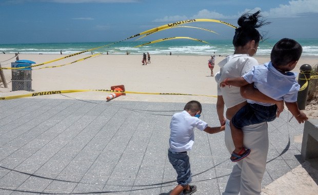 Huragan Izajasz ma uderzyć w Nowy Jork. Fala może wedrzeć się na ulice miasta