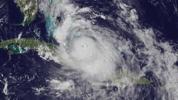 Huragan Matthew widziany z kosmosu /NOAA / HANDOUT /PAP/EPA