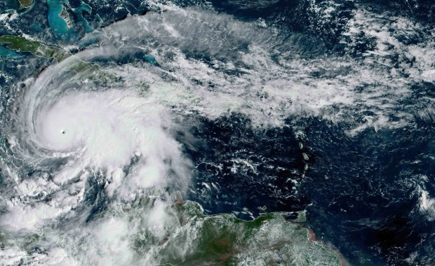 Huragan Melissa dociera do Jamajki, na miejscu są Polacy. Apel MSZ