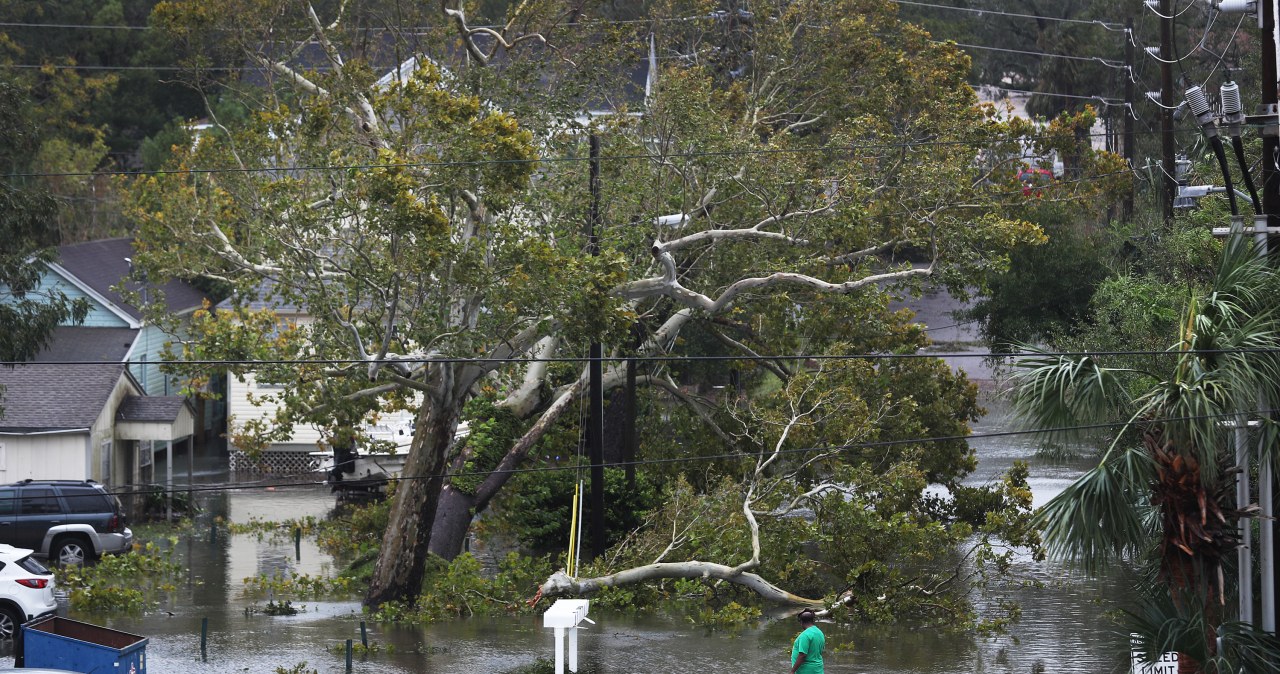 Huragan powoduje liczne szkody /Joe Raedle  /Getty Images