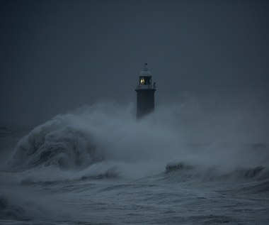 Huraganowy wiatr do 200 km/h. RCB wysyła nowe alerty dla kraju