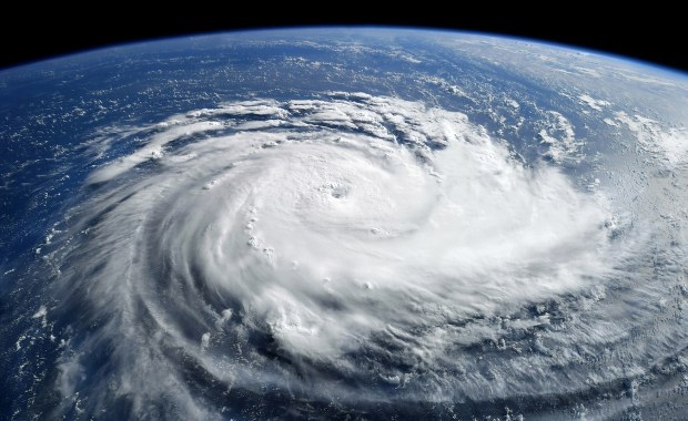 Huragany i tajfuny coraz groźniejsze. Czy Polska jest bezpieczna?