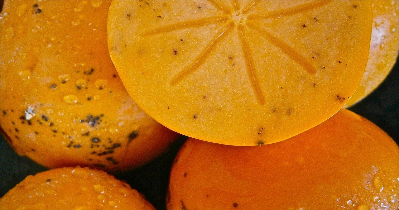 Хурма багата на харчові волокна, які нормалізують роботу кишківника та допомагають регулювати рівень цукру в крові /pixabay.com