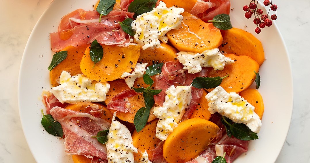 Хурма - оригінальний інгредієнт для різноманітних салатів /Domena publiczna