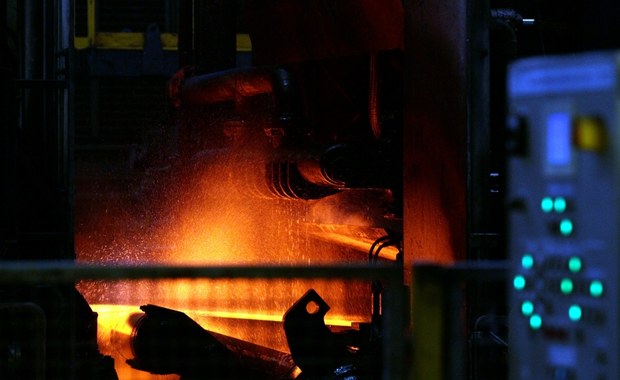 Huta ArcelorMittal wysyła pracowników umysłowych na urlop