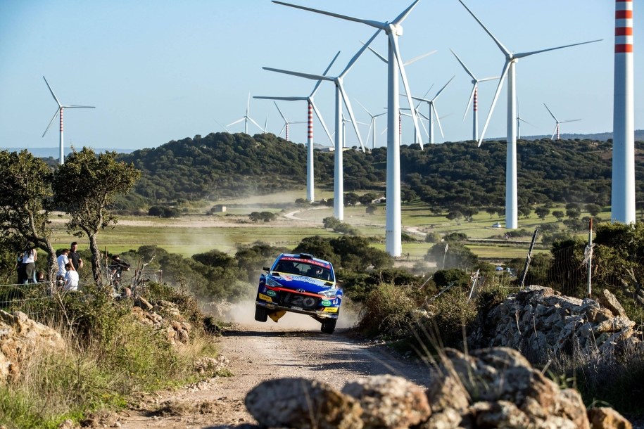 Huttunen na trasie ubiegłorocznej edycji Rajdu Sardynii /fot. Hyundai Motorsport /Materiały prasowe