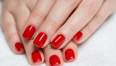 Hybrydy na paznokciach? Naukowcy: Lampy UV uszkadzają DNA 