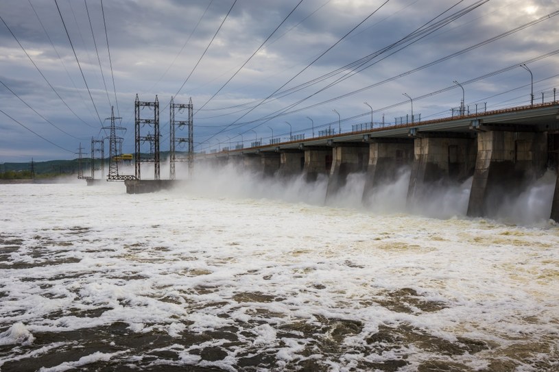 Hydroelektrownie szkodzą przyrodzie /123RF/PICSEL