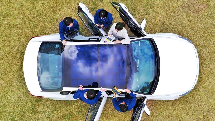 Hyundai i Kia szykują auta z przezroczystymi panelami solarnymi /Geekweek