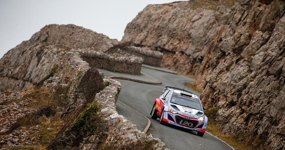 Hyundai i20 WRC podczas zeszłorocznego Rajdu Walii /Informacja prasowa