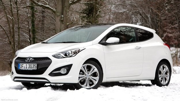 Hyundai i30 produkowany jest w Czechach. Przednie drzwi wersji 3-drzwiowej są o 17 cm dłuższe niż w 5-drzwiowej. /Hyundai