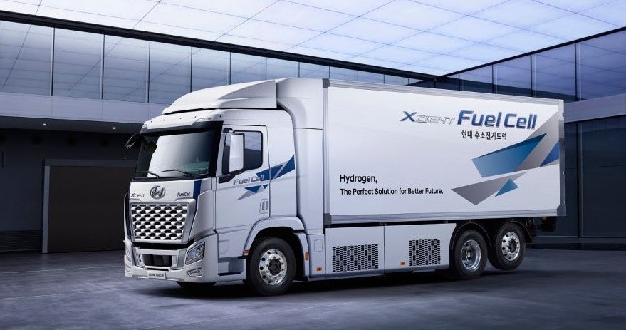 Hyundai XCIENT to pierwsza na świecie wodorowa ciężarówka /.
