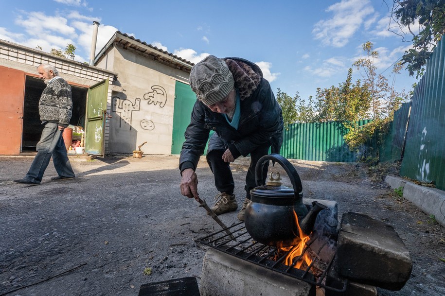 I ty możesz pomóc przetrwać zimę cywilnym ofiarom wojny w Ukrainie /PAP/EPA