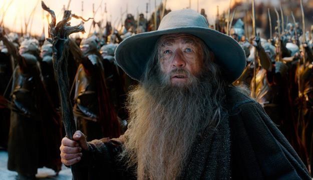 Ian McKellen jako Gandalf w filmie "Hobbit: Bitwa Pięciu Armii" /materiały prasowe