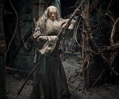 Ian McKellen w scenie z filmu "Hobbit: Pustkowie Smauga"