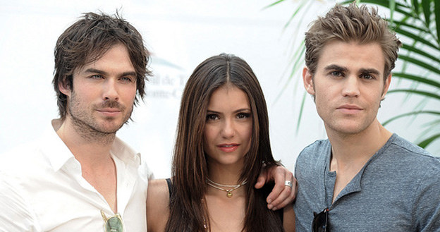 Ian Somerhalder (Damon Salvatore), Nina Dobrev (Elena Gilbert/Katherine Pierce) i Paul Wesley (Stefan Salvatore) /AFP