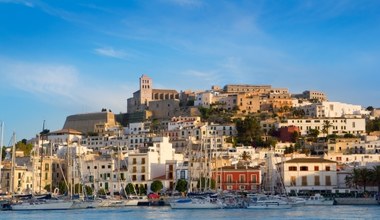 Ibiza: Turystyczny raj o dwóch obliczach