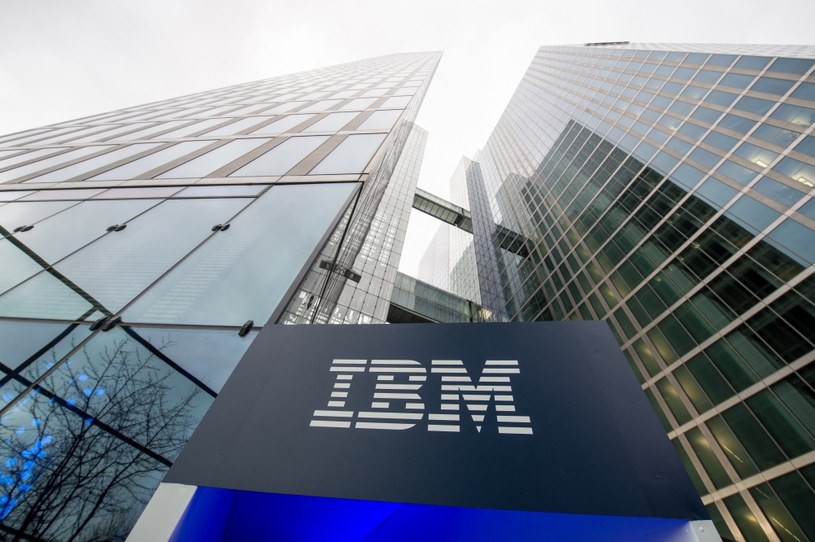IBM jest jedną z firm technologicznych, które stawiają na rozwój AI /AFP