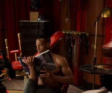 Ich odpowiedź zobaczymy w komedii „Pięćdziesiąt twarzy Blacka” – bezkompromisowej parodii przeboju na podstawie bestsellera E.L. James. Film, w którym „seks i humor idą ręka w rękę” trafi do kin 29 stycznia