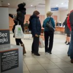 Idą na emeryturę i wpadają w drugi próg podatkowy. MF wskazuje, jak tego uniknąć