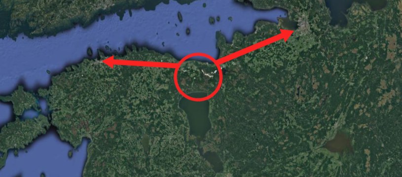 Ida-Virumaa znajduje się w połowie drogi pomiędzy Tallinnem a Sankt Petersburgiem /Google Maps /Zrzut ekranu /domena publiczna