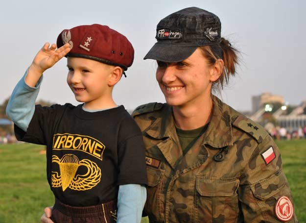 Idealna, cywilno-wojskowa komitywa.../fot. Marcin Ogdowski /INTERIA.PL