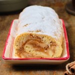 Idealne ciasto na weekend. Puszysta rolada z soczystym, owocowym nadzieniem