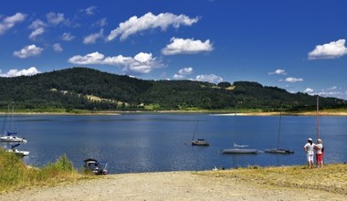 Idealne miejsce na piknik nad jeziorem. Z Krakowa dojedziesz tu w mniej niż godzinę