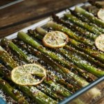 Idealne szparagi z patelni i piekarnika. Jak je przygotować, by nie były łykowate? 