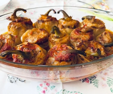 Idealnie miękkie papryki z piekarnika, sekretem jest aromatyczny farsz. Obiad jak u mamy