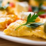 omlet jak zrobić Idealnie puszysty omlet bez grama mąki. Szefowie kuchni stosują jeden prosty trik