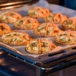 Idealny deser na przyjęcie. Szarlotka w postaci słodkich ciasteczek