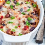 Idealny obiad dla dużej rodziny. Zapiekanka z fasolą i ryżem powstaje ekspresowo